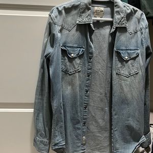 I used the product very clean.  I'm selling my clothes because I gained weight